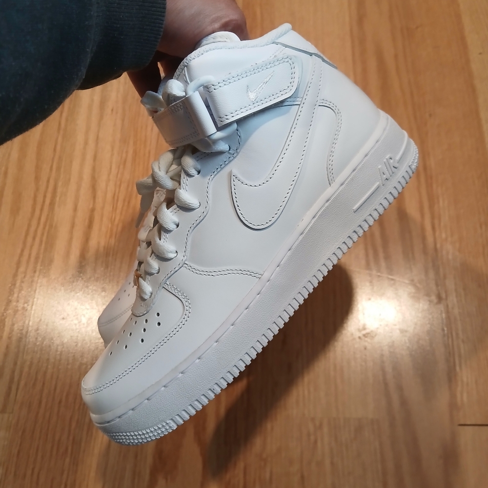 Nike Air Force 1 '07 Mid Streetwear/Lifestyle Shoes Size 7 Men/8.5 Women - Picture 13 of 14